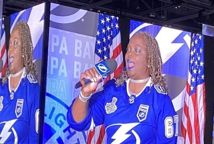 COVID-19 : la chanteuse d'hymnes nationaux à Tampa se bat pour sa vie