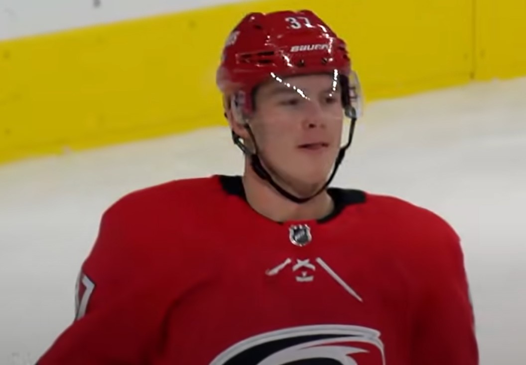 Andrei Svechnikov offrira son boni de signature à ses parents