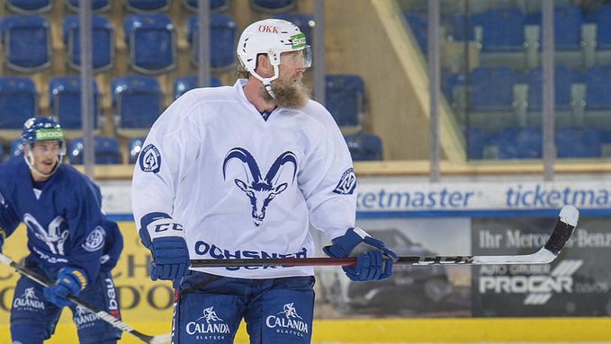 Joe Thornton a participé à l&#039;ouverture du camp du HC Davos (Suisse)