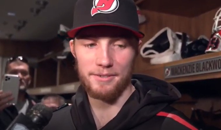Les Devils pourraient devoir se passer de Mackenzie Blackwood pour leurs matchs au Canada