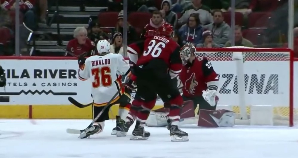 Zac Rinaldo suspendu du camp des Blue Jackets parce qu'il n'est pas vacciné