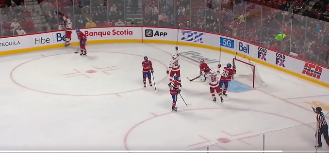 Jesperi Kotkaniemi marque à son premier match face au Canadien
