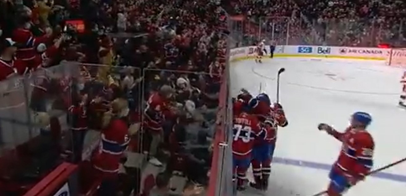 Un tour du chapeau d'un Québécois avec le tricolore au Centre Bell est un évènement rarissime