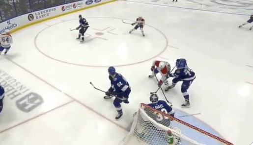 Rafaël Harvey-Pinard marque son premier but en carrière