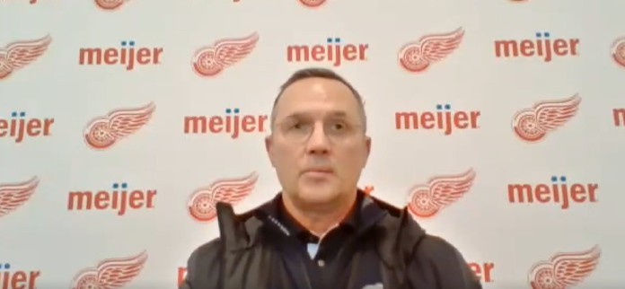 « Pourquoi tester des gars qui sont vaccinés et qui n'ont pas de symptômes? » Steve Yzerman