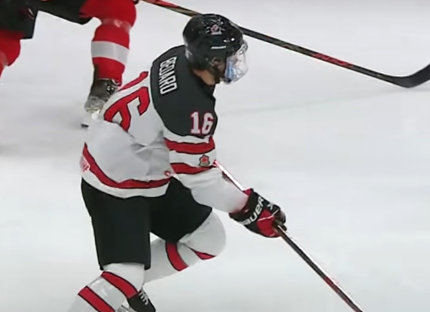Connor Bedard écrit l'histoire et permet au Canada de gagner contre la Suède