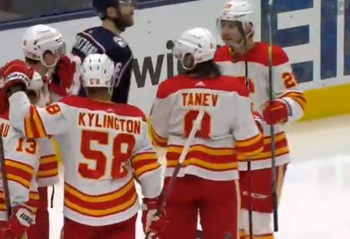 Top-3 : Les Flames ont dirigé 62 tirs vers Elvis Merzlikins