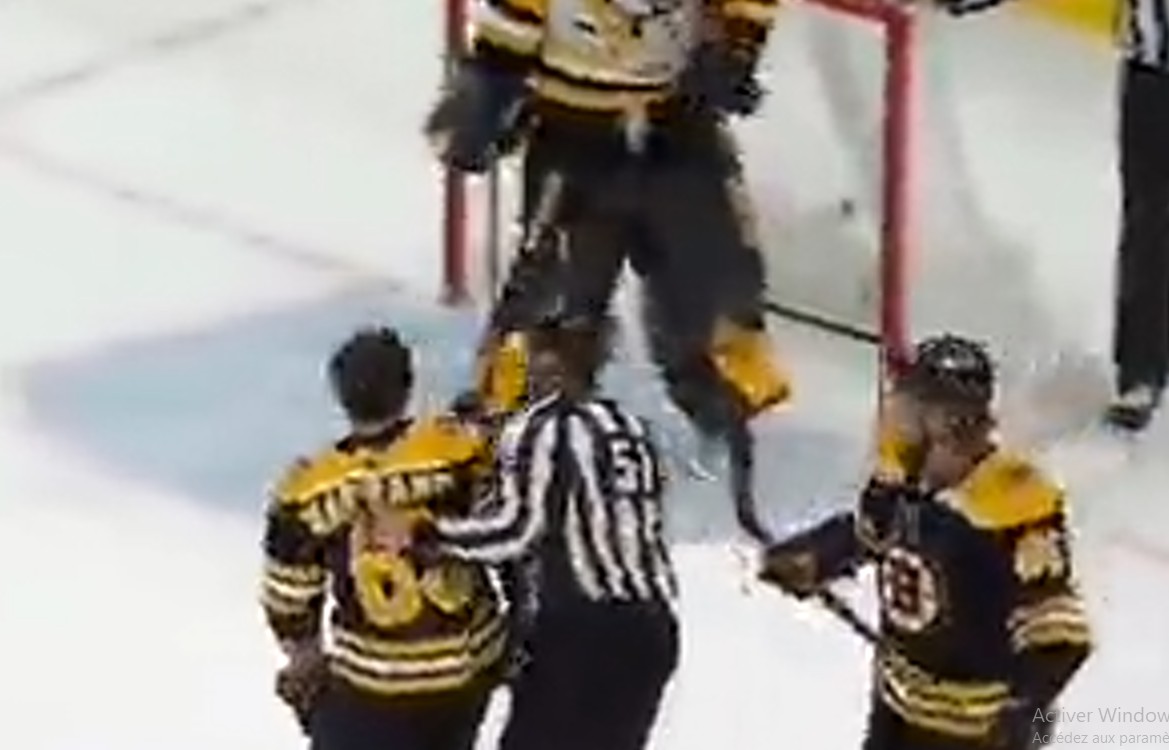 Top-5 : Brad Marchand a asséné un coup de poing à Tristan Jarry