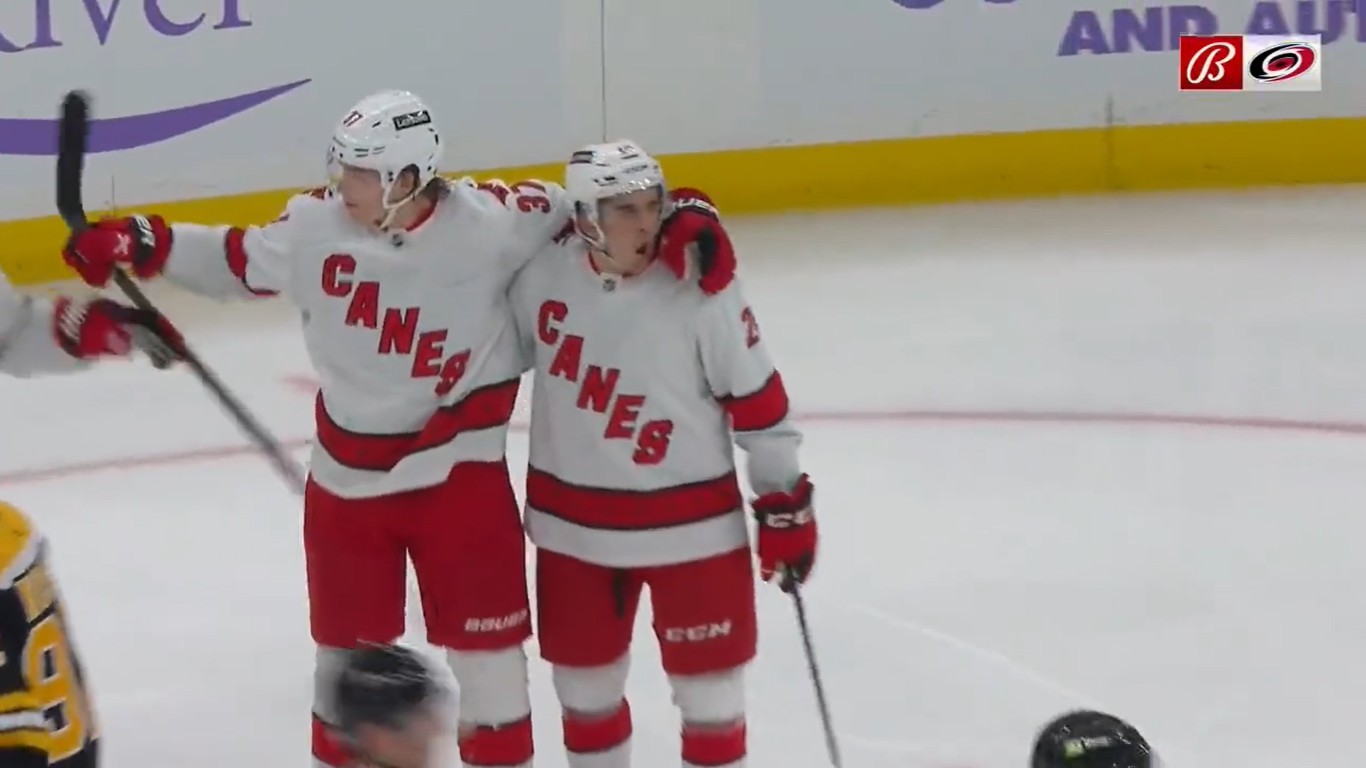 Top-4 : De passage à Boston, les Hurricanes démolissent les Bruins