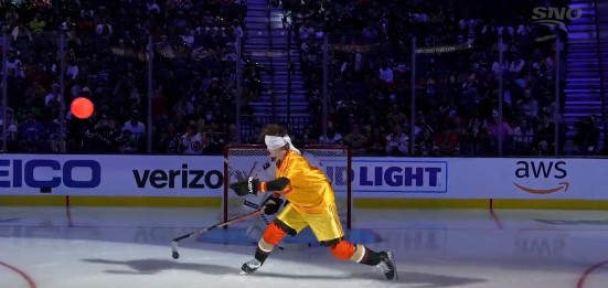 Trevor Zegras en met plein la vue, mais se fait voler la victoire