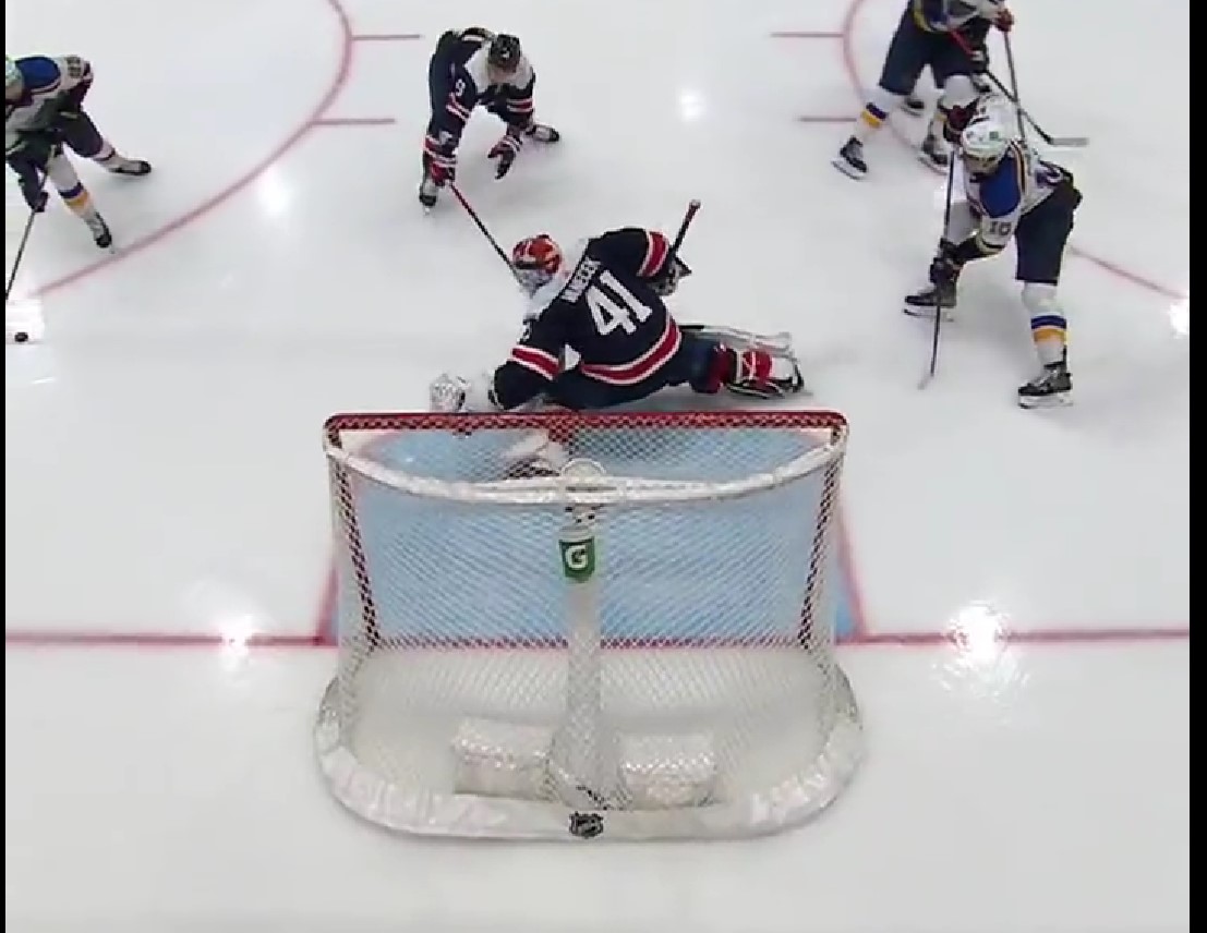 Top-3 : Vitek Vanecek commet le vol de l'année