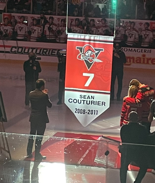 Le chandail de Sean Couturier est retiré par les Voltigeurs