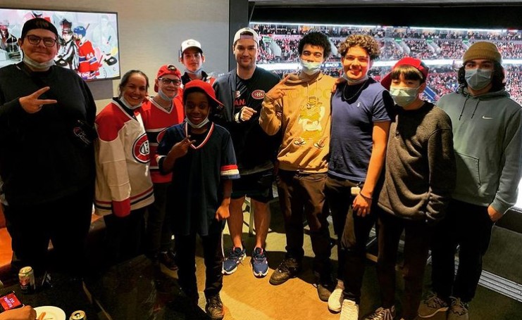 Jonathan Drouin a invité des jeunes du Centre jeunesse de Montréal au Centre Bell dimanche dernier