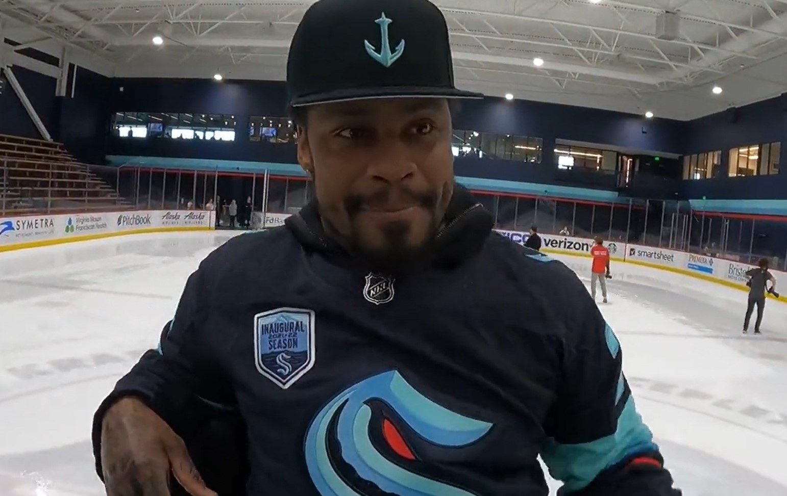 Marshawn Lynch et Macklemore deviennent propriétaires minoritaires du Kraken de Seattle