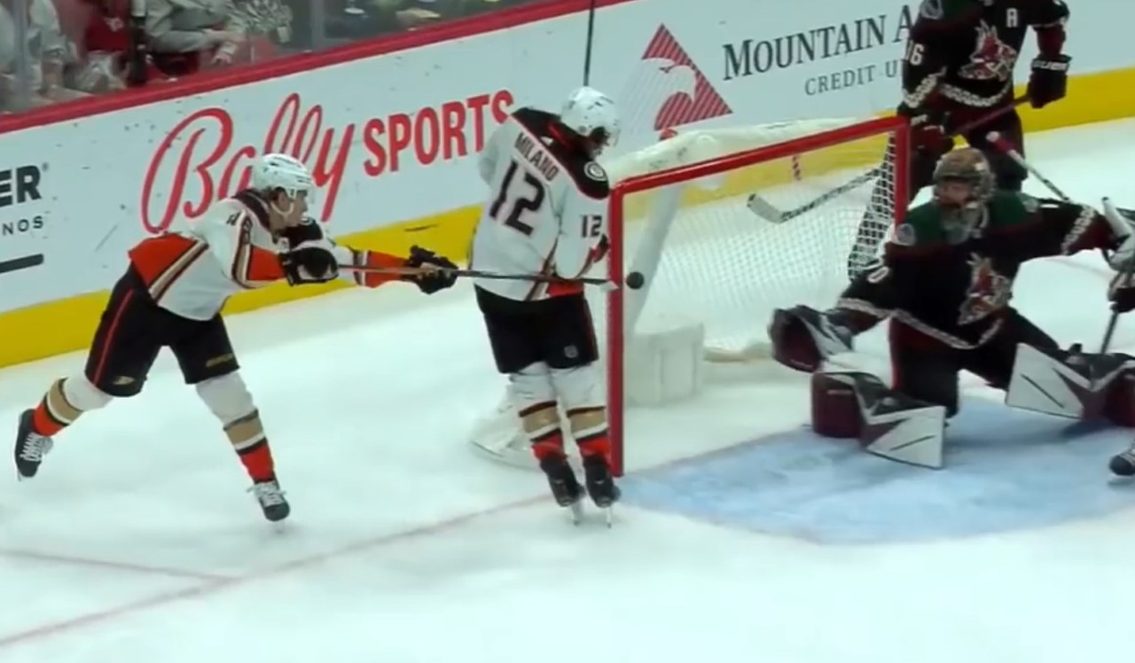 Top-5 : Trevor Zegras inscrit un autre « Michigan goal »