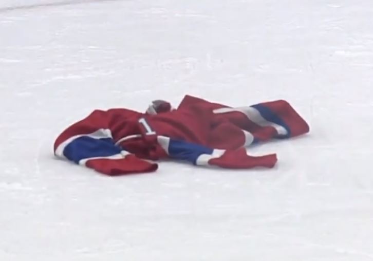 Un fan du CH a lancé son gilet sur la glace lors d'un match du Rocket dans l'ouest canadien