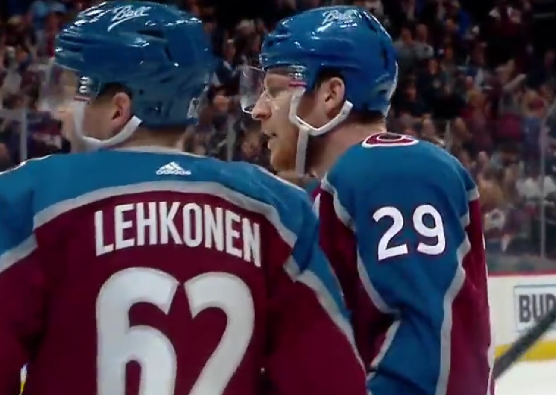Joe Sakic a-t-il annoncé une entente secrète entre Lehkonen et l'Avalanche?