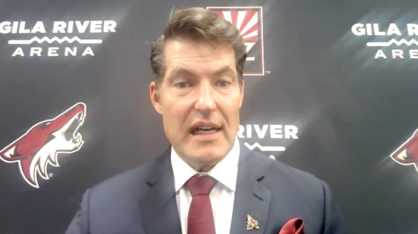 Le DG des Coyotes se couvre de ridicule et a l'air fou, encore une fois