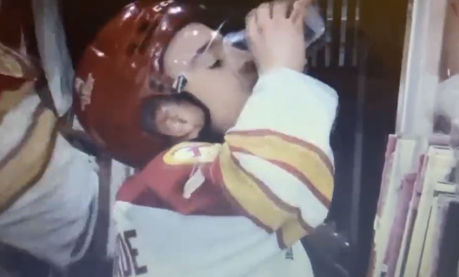 Riley Kidney inscrit le but vainqueur en 3e prolongation (et évite l'élimination)