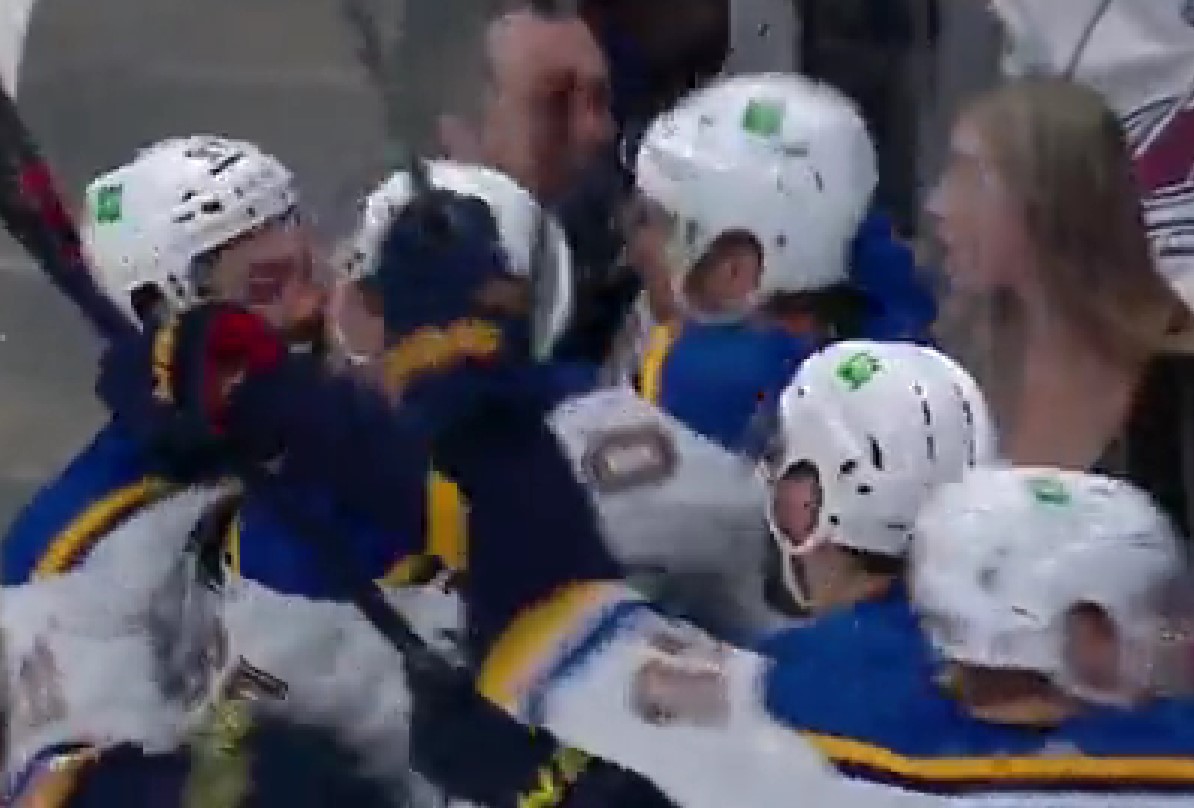 Séries en bref : les Blues évitent l'élimination