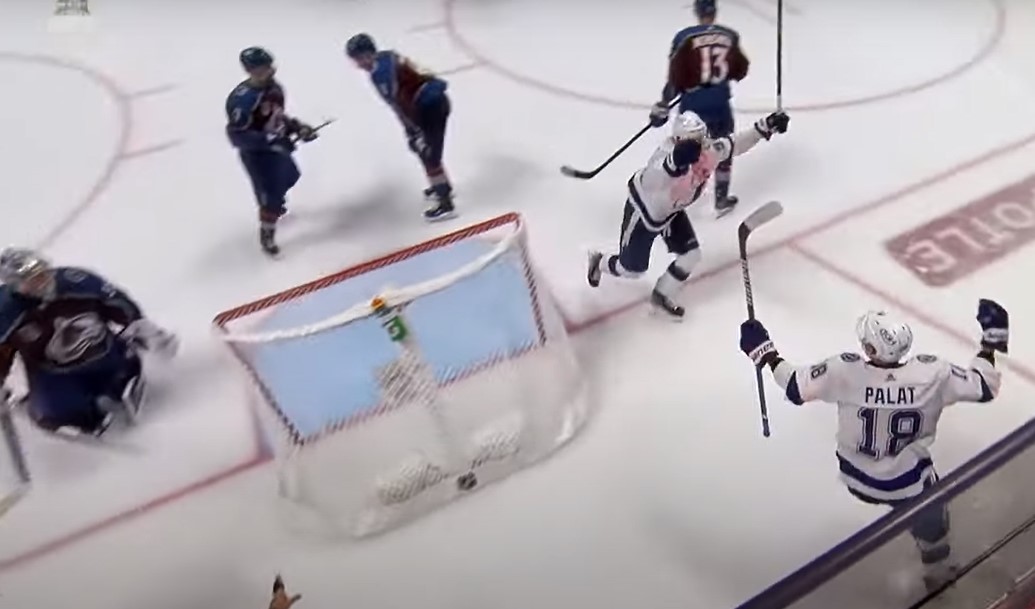 Séries en bref : le Lightning demeure en vie en remportant le match numéro 5