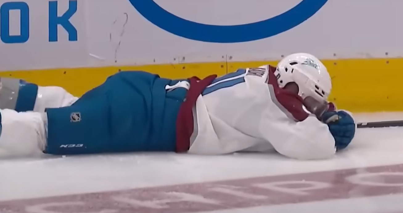 Opéré au pouce, Nazem Kadri ne devrait pas revenir au jeu durant les présentes séries