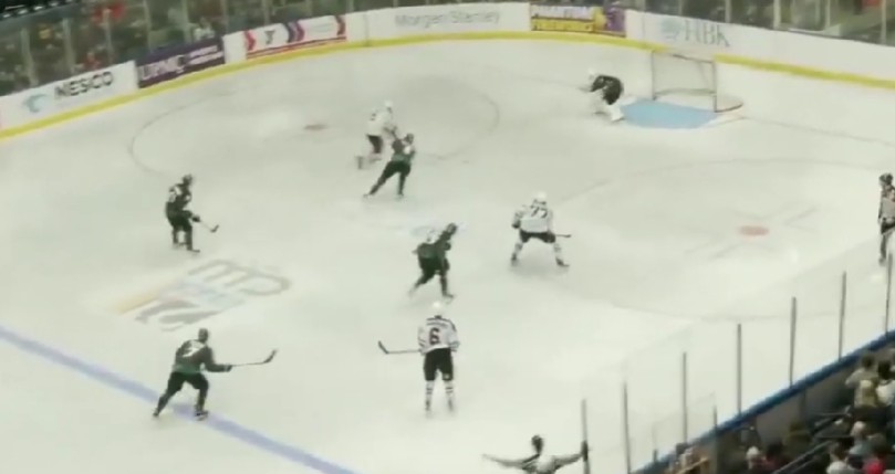 Adam Engstrom : un gros défenseur au 92e rang pour le Canadien