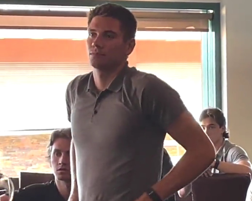 Les Ducks rendent hommage à l'un de leurs espoirs qui a vaincu le cancer