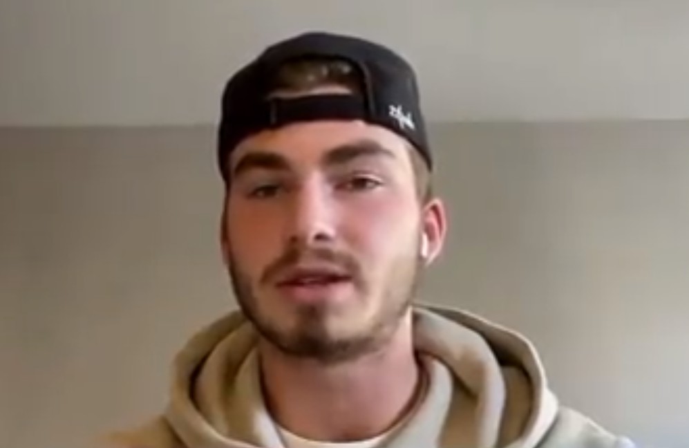 Kirby Dach a encore de grosses difficultés au cercle des mises au jeu cette saison