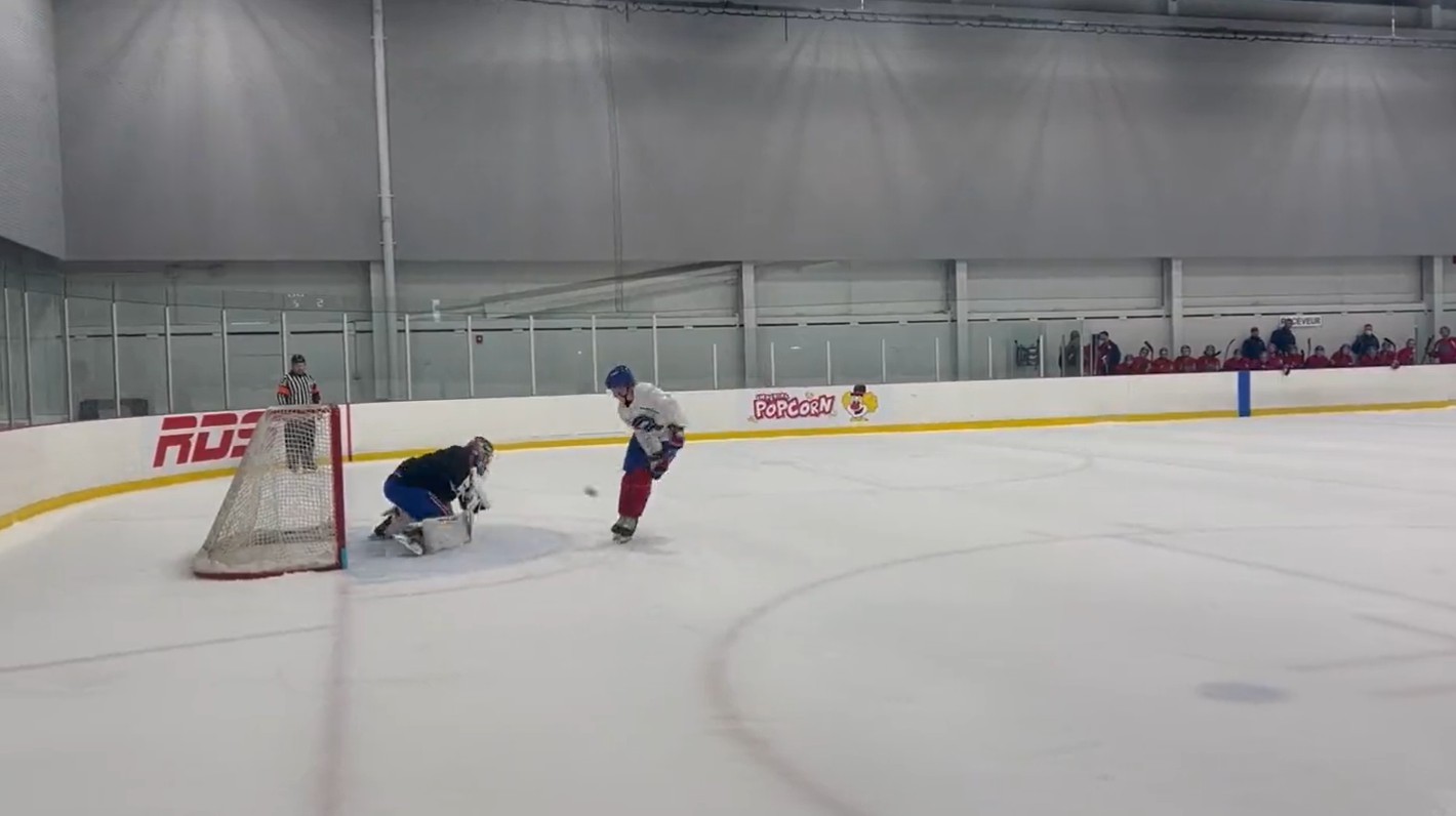 Filip Mesar s'est entraîné sur le quatrième trio du Rocket ce matin