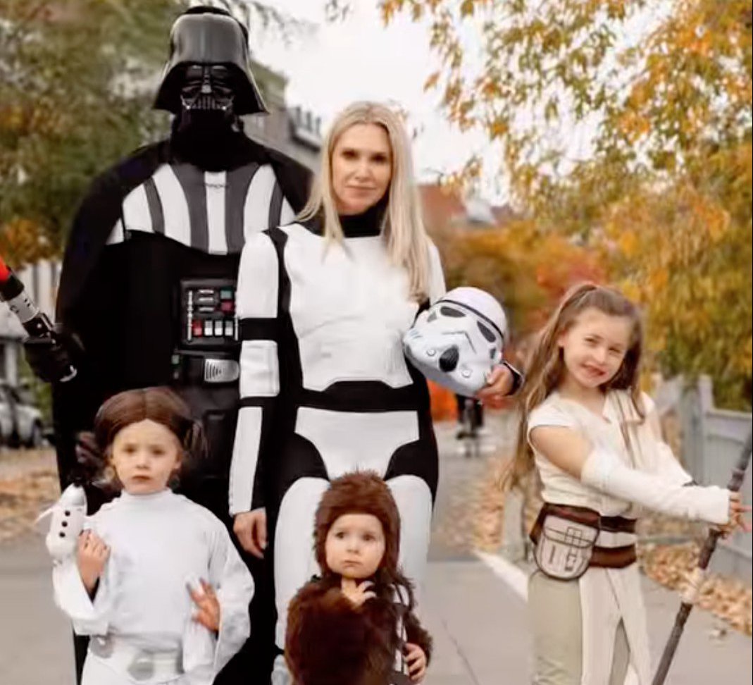 La famille Price renoue avec sa tradition d'Halloween