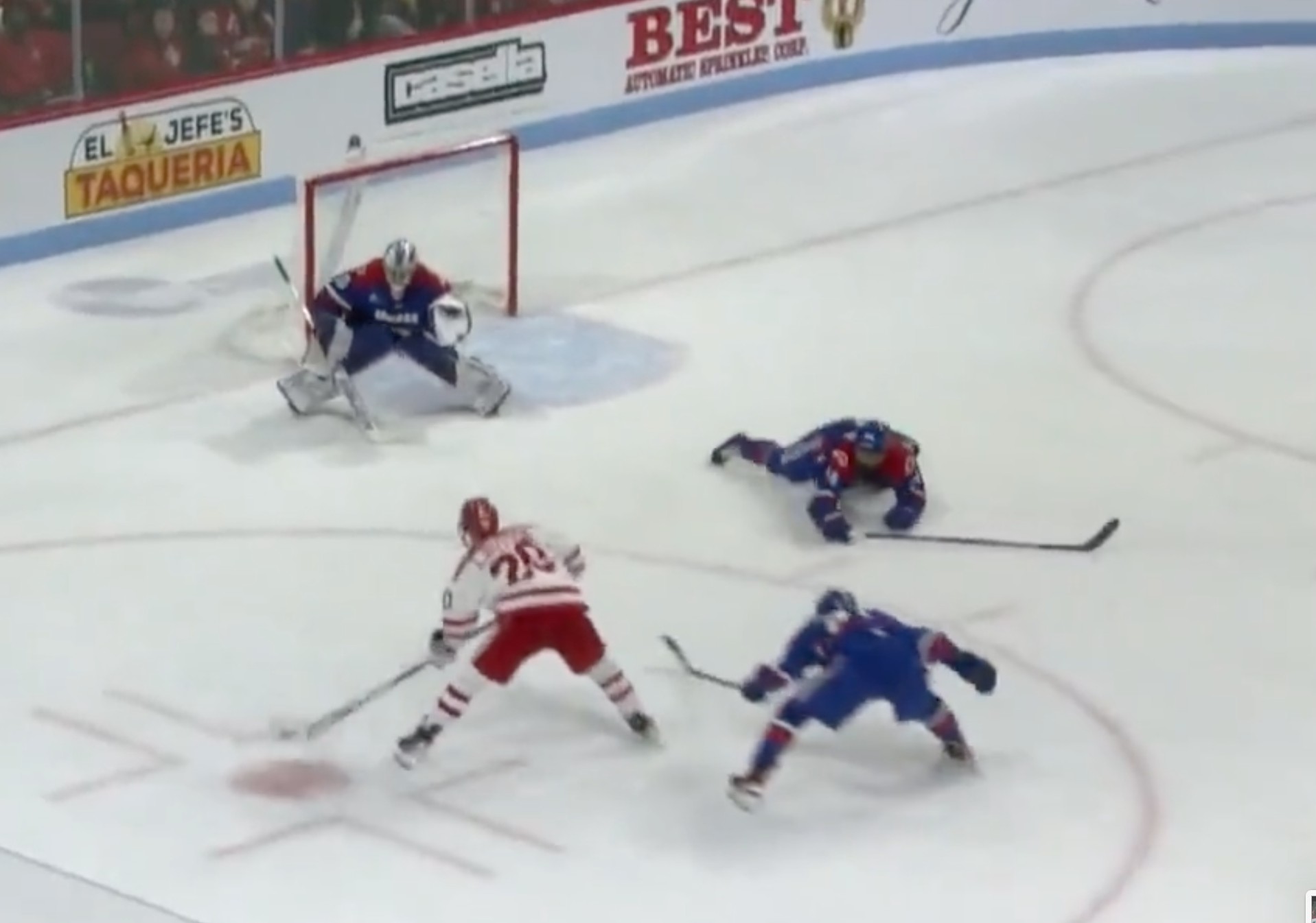 Hobey Baker : Lane Hutson et Sean Farrell parmi les 10 finalistes