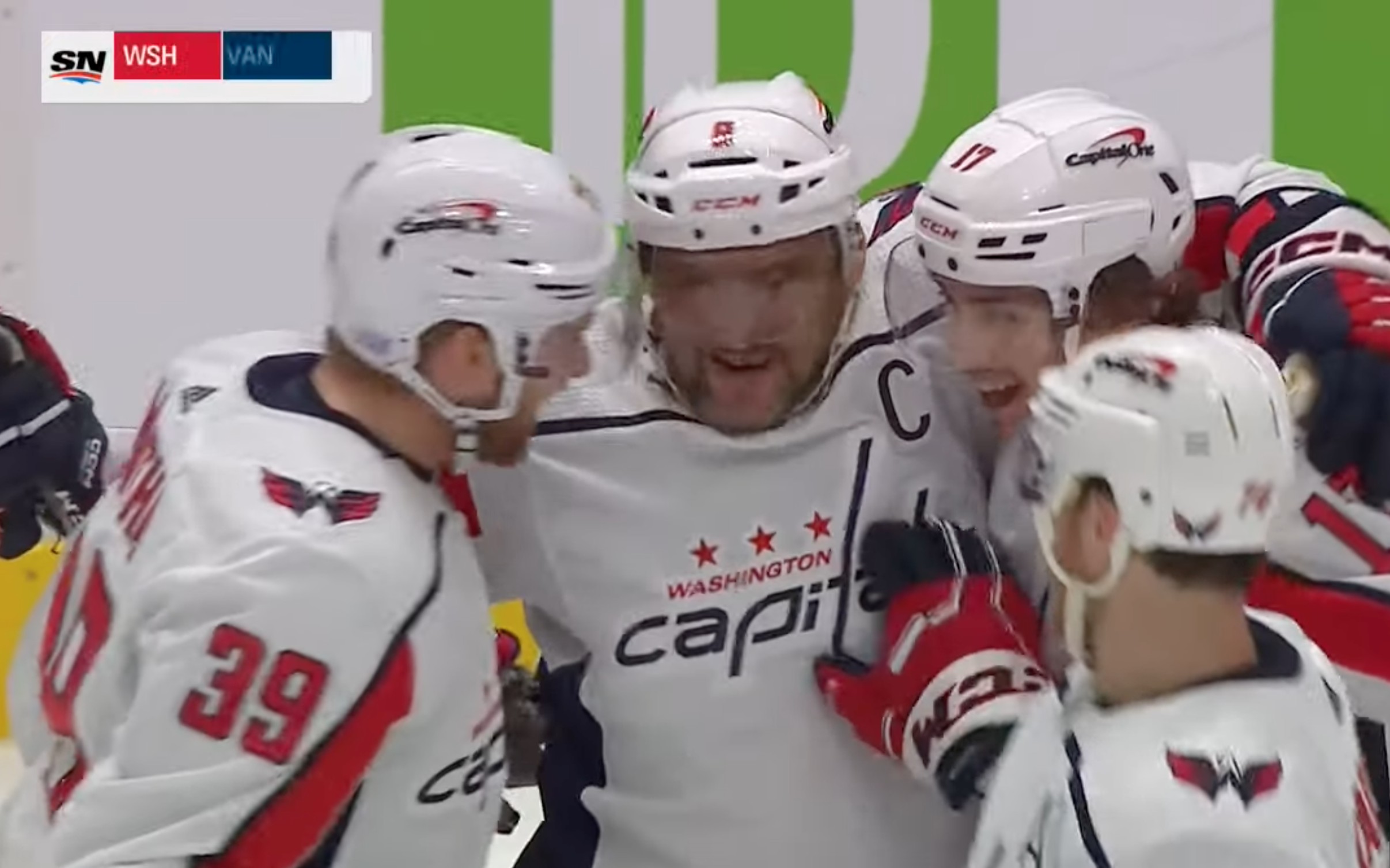 Top-5: Alexander Ovechkin bat un record de buts de Wayne Gretzky