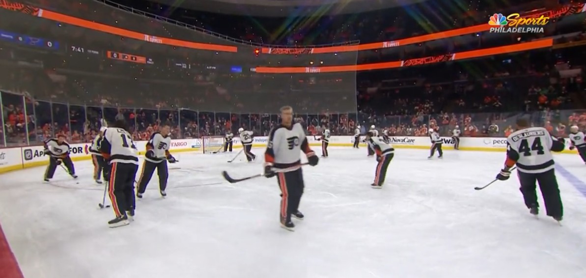 Flyers : leurs pantalons longs ont fait jaser hier soir