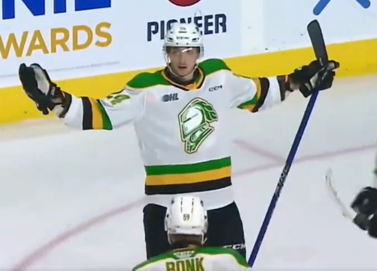 Séquence de sept matchs consécutifs avec au moins un point pour Logan Mailloux