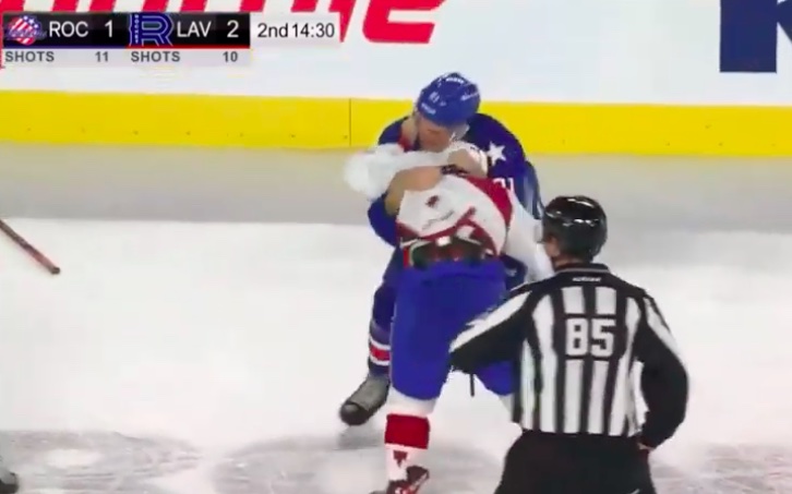 Xavier Simoneau a détruit un dur à cuire des Senators en entrevue