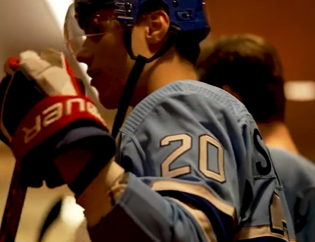 Juraj Slafkovsky s'en prend à un commanditaire du Canadien (et le regrette aussitôt)