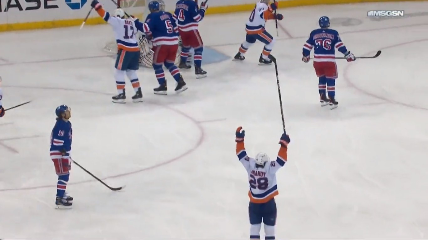 Top-5 : Alex Romanov marque son premier but avec les Islanders