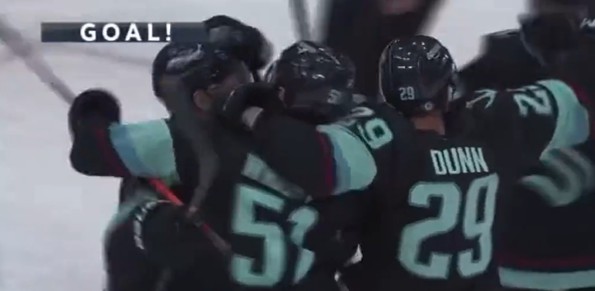 Shane Wright marque son premier but en carrière contre Montréal