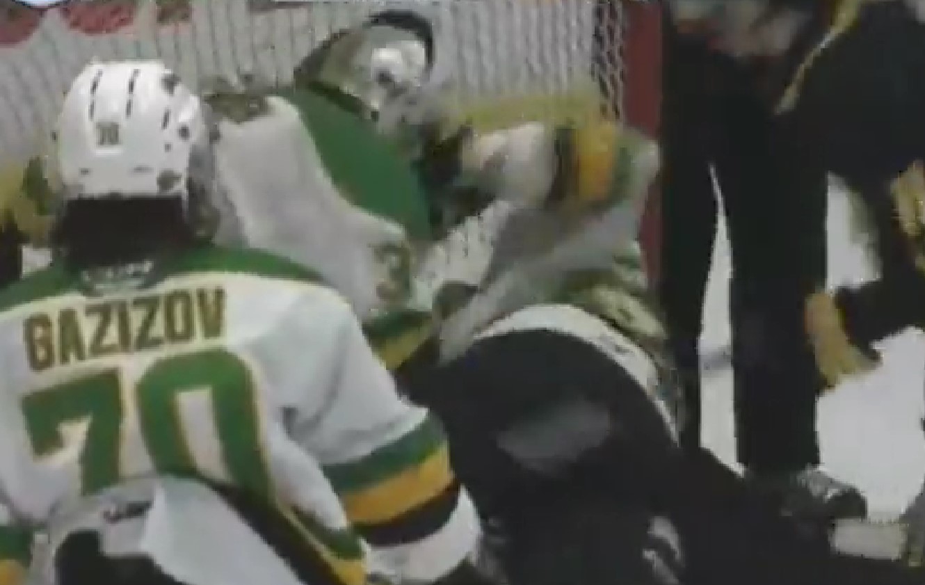 Logan Mailloux protège son gardien de la plus violente des façons