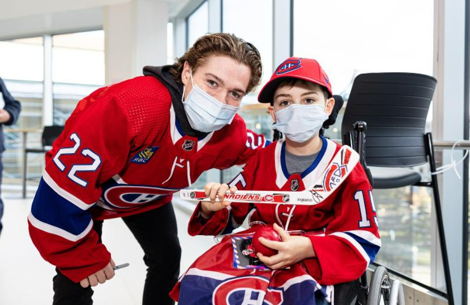 Les joueurs du Canadien ont visité les enfants malades pour la première fois depuis 2019