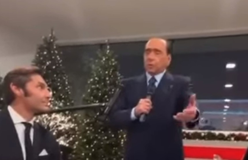 Motiver ses joueurs avec un autobus de prostituées : le plan de Silvio Berlusconi