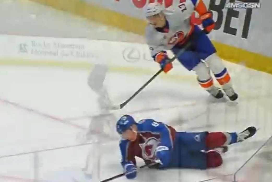 Cale Makar a lui-même demandé à faire annuler une punition après avoir trébuché