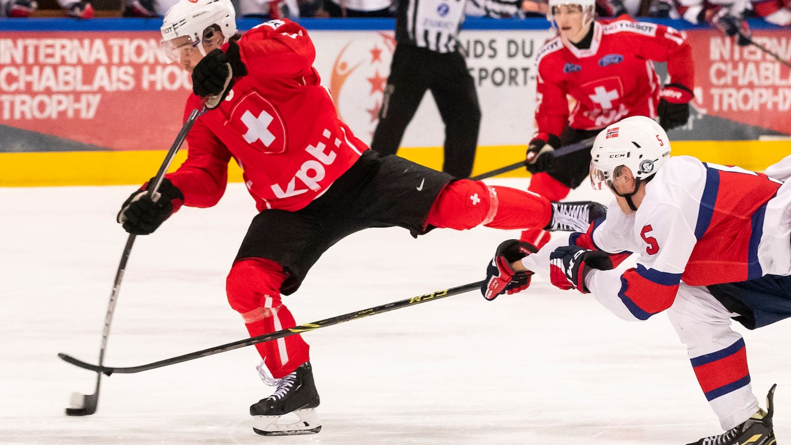 CMJ 2023 : Un attaquant Suisse est expulsé pour la raison la plus loufoque de l’histoire