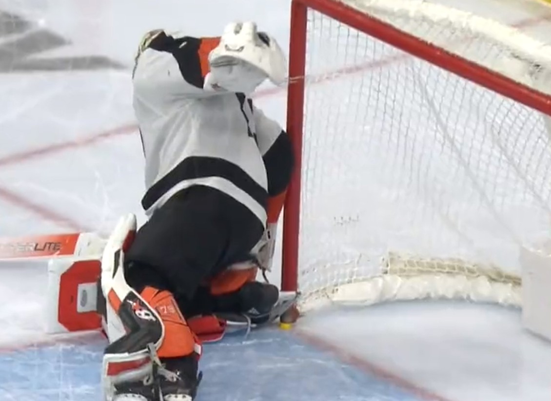 Top-5 : Carter Hart a accordé un but de la zone neutre