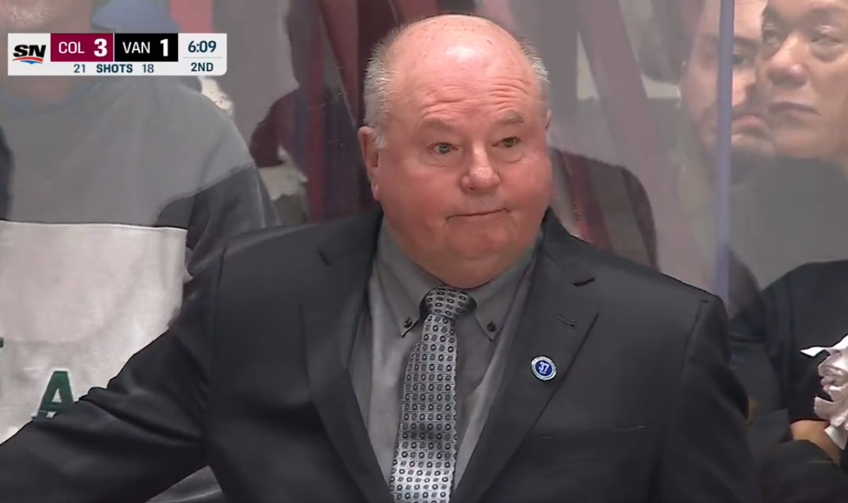 Canucks fans give their support to Bruce Boudreau
