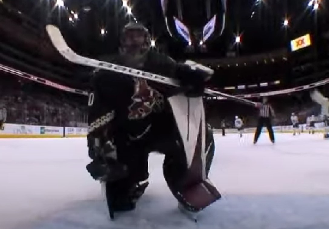 Les Coyotes écouteraient les offres pour leur gardien Karel Vejmelka