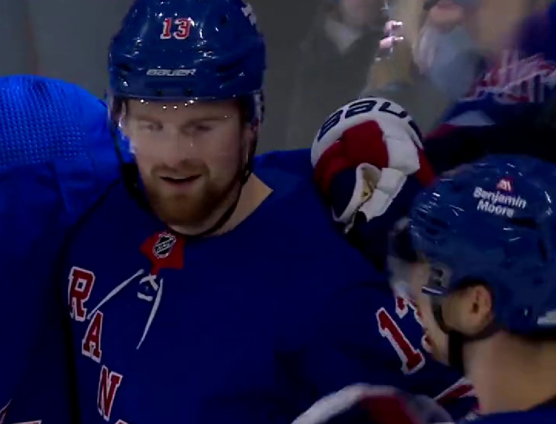 Top-2 : Alexis Lafrenière trouve encore le fond du filet dans une victoire des Rangers