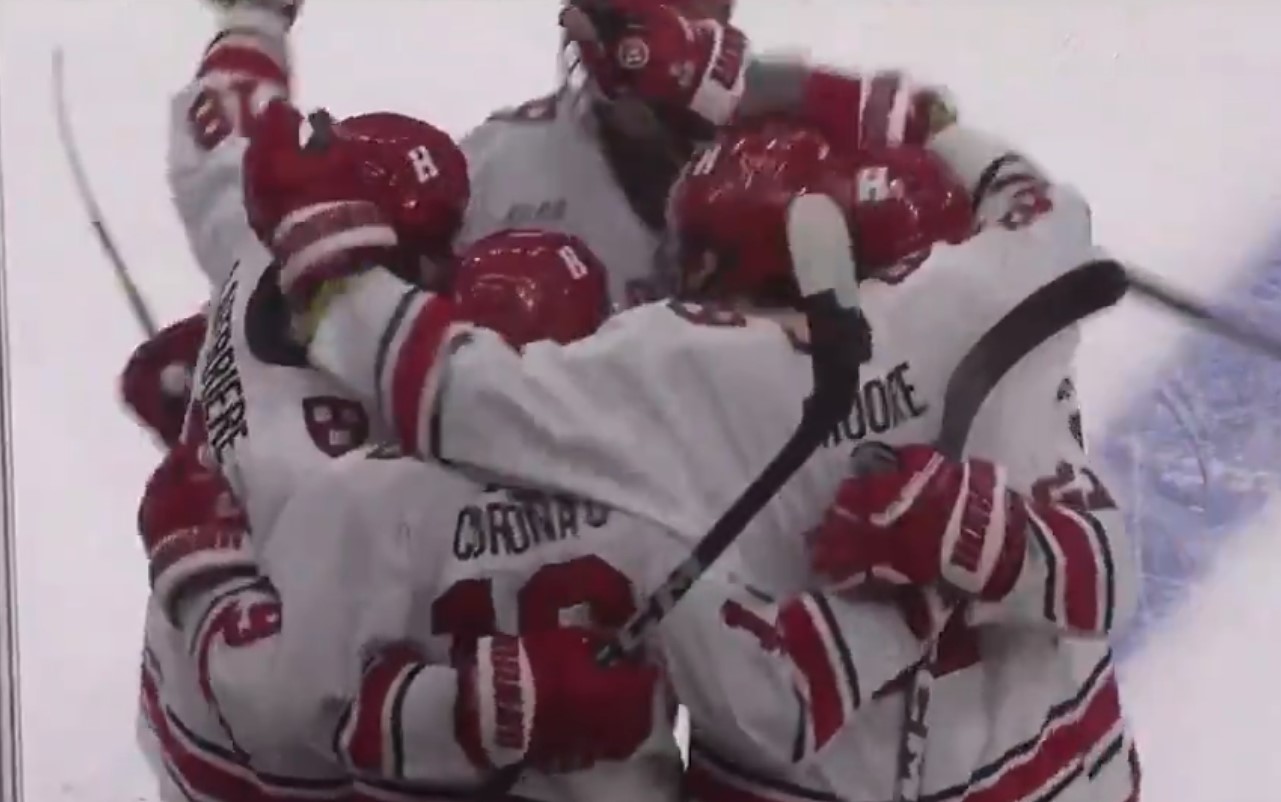 Beanpot : Sean Farrell brille dans un gain in extremis de son équipe