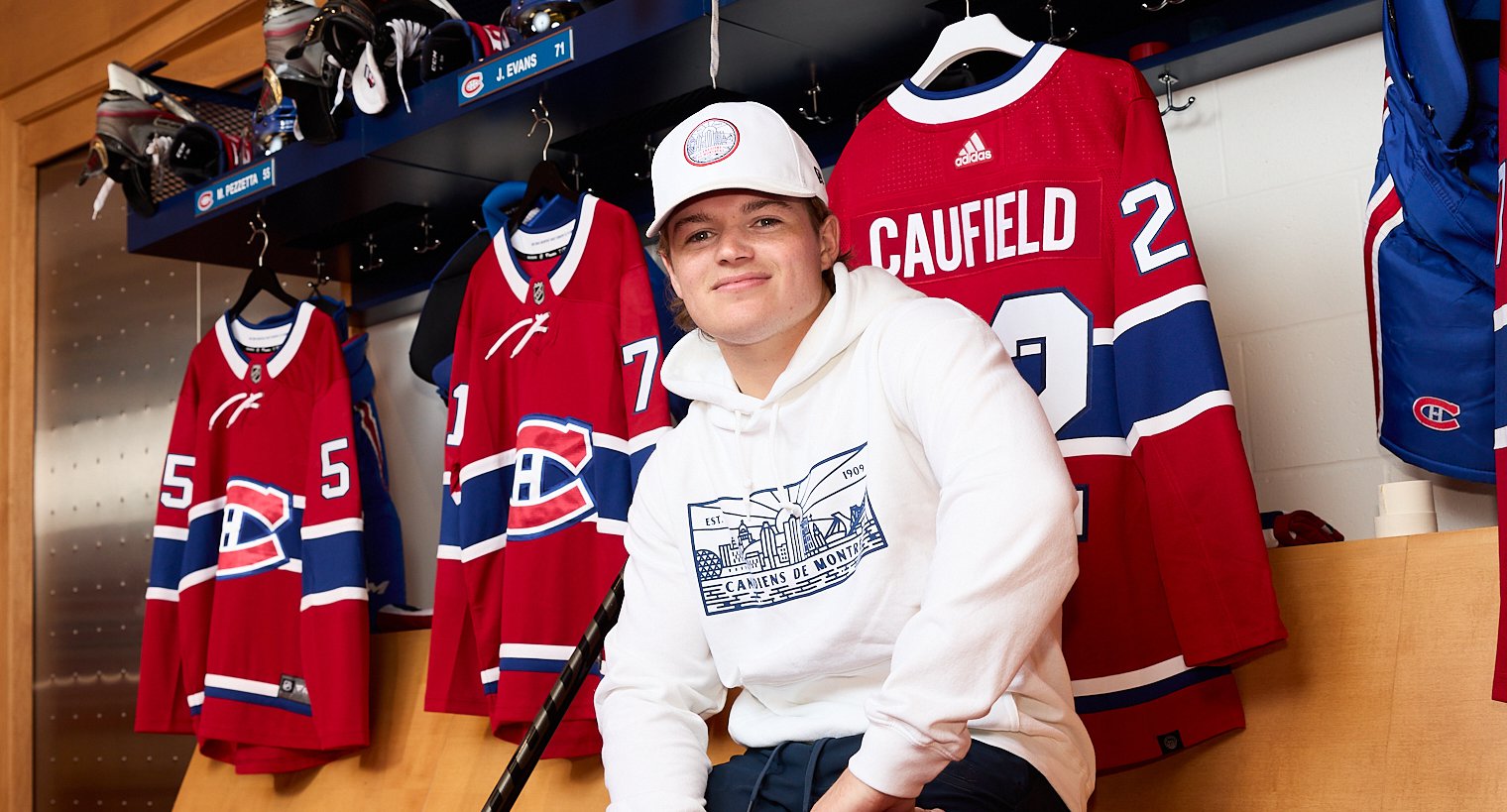 Une casquette à l&#039;effigie de Montréal conçue par Cole Caufield